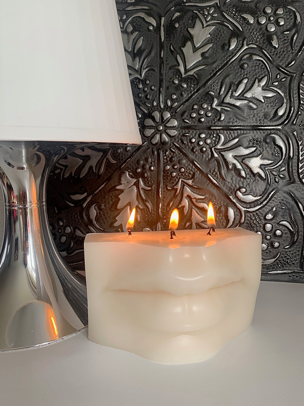 LARGE LIPS 3-WICK CANDLE