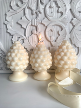 Load image into Gallery viewer, ITALIAN PINECONE CANDLE

