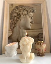 Load image into Gallery viewer, SCULPTURE CANDLE IN CREAM
