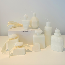 Load image into Gallery viewer, BOTTLE  CANDLES GIFT SET IN CREAM
